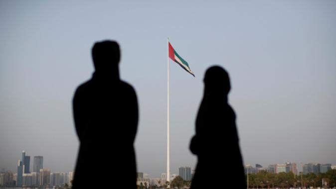 القبض على مواطن حر في الإمارات من الألف إلى الياء ... الحلقة الأولى: «إلى أبوظبي »!